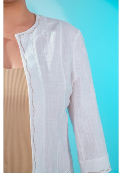 Kadın Büyük Beden Nakışlı Beyaz Ceket