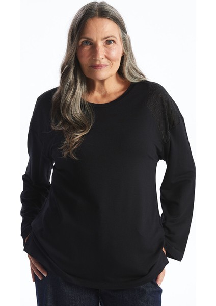 Yeni Sezon Bisiklet Yaka Nakışlı Kadın Bluz