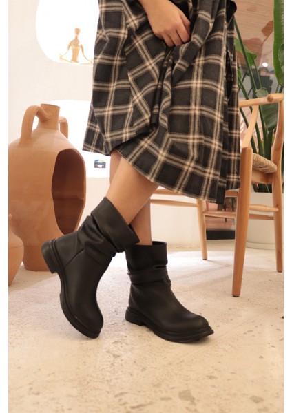 Chelby Siyah Cilt Dikişli Taban Körüklü Günlük Kadın Botu fiyatları