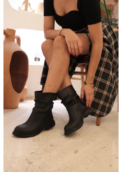 Chelby Siyah Cilt Dikişli Taban Körüklü Günlük Kadın Botu modelleri