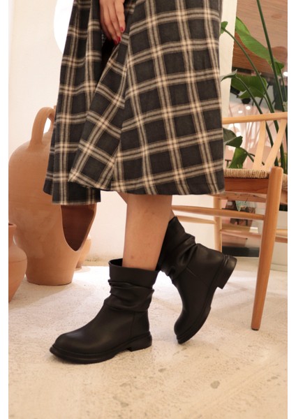 Chelby Siyah Cilt Dikişli Taban Körüklü Günlük Kadın Botu indirimleri