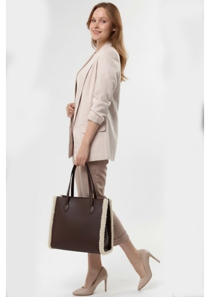 Kahverengi Polar Detaylı Geniş Omuz Çantası modelleri