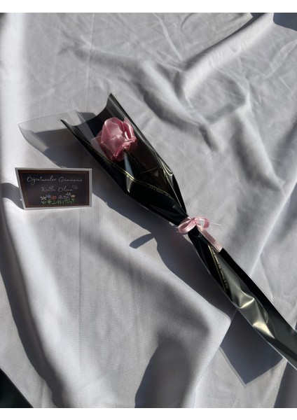 Öğretmenler Günü Için Zarif Tekli Saten Gül Buketi