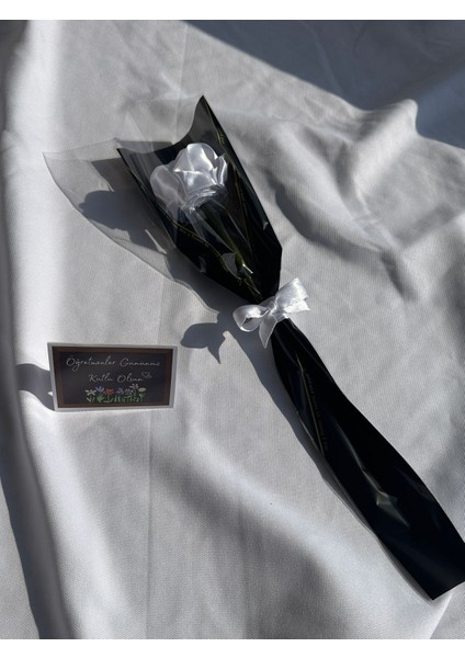 Öğretmenler Günü Için Zarif Tekli Saten Gül Buketi modelleri