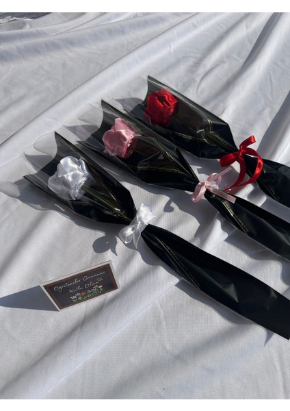 Öğretmenler Günü Için Zarif Tekli Saten Gül Buketi indirimleri