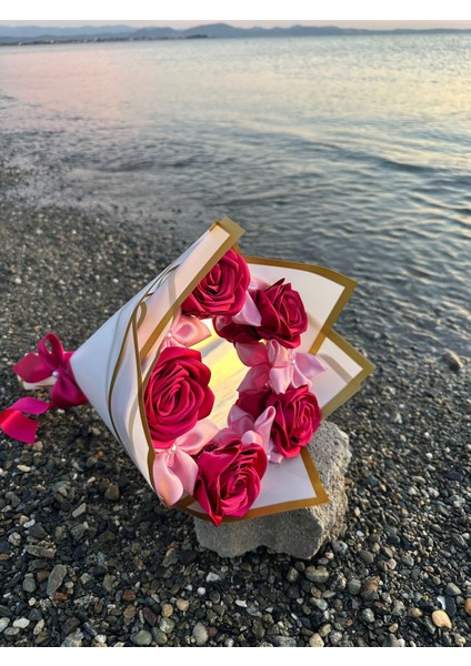 Lotus ve Gül Buketi-10'lu