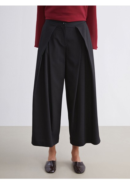 Yeni Sezon Standart Fit Kadın Pileli Pantolon fiyatları