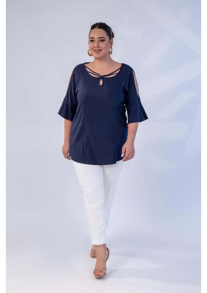 Kadın Büyük Beden Kolu Volanlı Lacivert Bluz