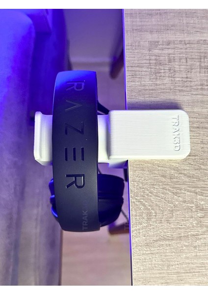 TRAK3D Premium Asılabilir Kulaklık Standı – En Sağlam V4 Modeli, Kaydırmaz Keçeli, Ergonomik Masaüstü Askı, Polardock Edition (Montaj Videosunu Izlemeden Kullanmayın)