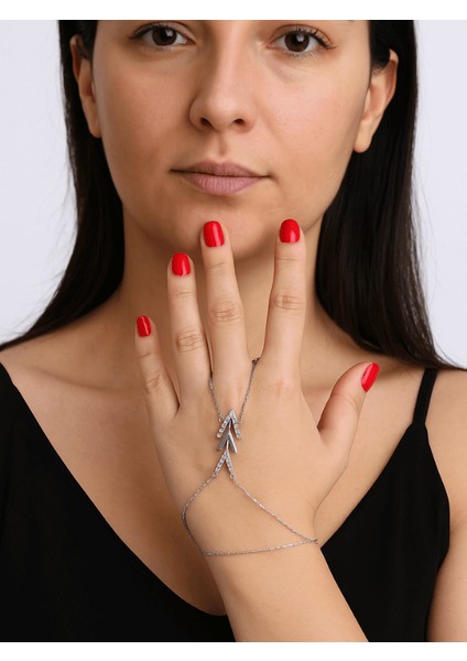 Üçlü Ok Detaylı Taşlı ve Parlak Silver Renkli Şahmeran