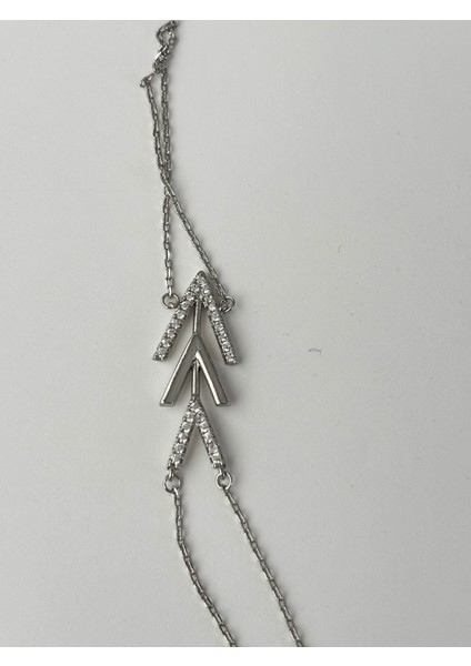 Üçlü Ok Detaylı Taşlı ve Parlak Silver Renkli Şahmeran fiyatları