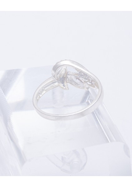 Zarif Yaprak Detaylı Tektaş Görünümlü 925 Ayar Gümüş Yüzük – Doğal Şıklığın Sembolik Hali indirimleri