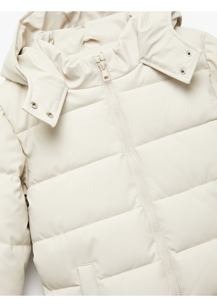 Uzun Kollu Fermuarlı Cepli Içi Suni Kürklü Kapşonlu Uzun Şişme Mont modelleri