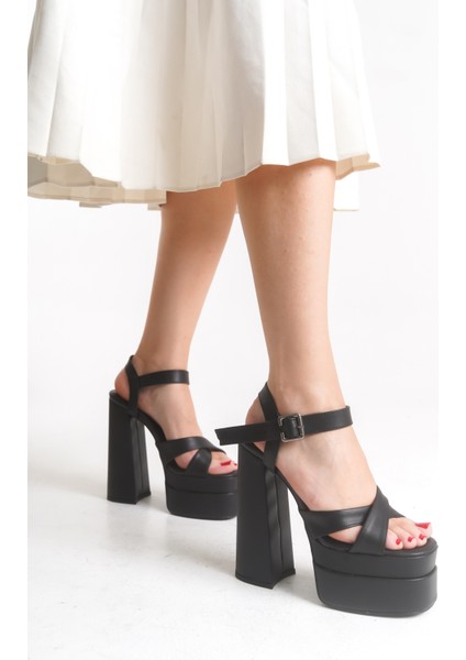 Çapraz Şeritli Tokalı Kalın Yüksek Platform Kadın Düğün Topuklu Siyah Abiye Ayakkabı modelleri