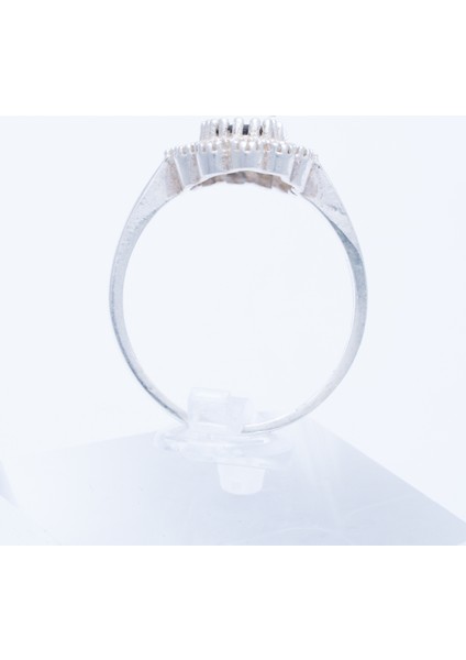 Siyah Oval Taşlı Çiçek Motifli 925 Ayar Gümüş Yüzük – Zarafet ve Şıklığın Buluşması fırsatları