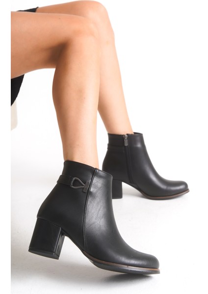 Metal Detaylı Topuklu Bilek Boy Topuklu Kadın Siyah Bot Bootie