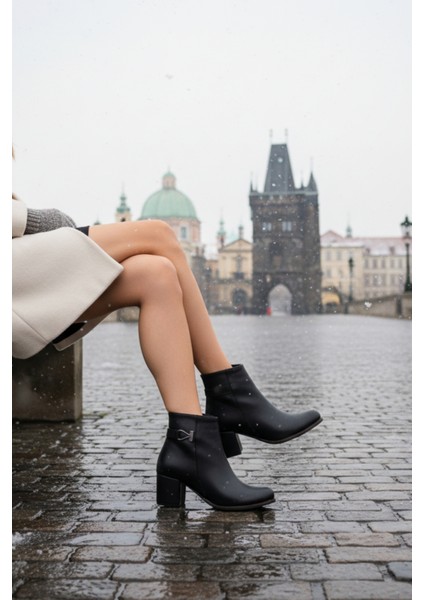 Metal Detaylı Topuklu Bilek Boy Topuklu Kadın Siyah Bot Bootie fiyatları