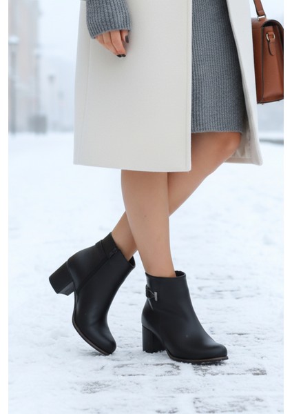 Metal Detaylı Topuklu Bilek Boy Topuklu Kadın Siyah Bot Bootie fırsatları