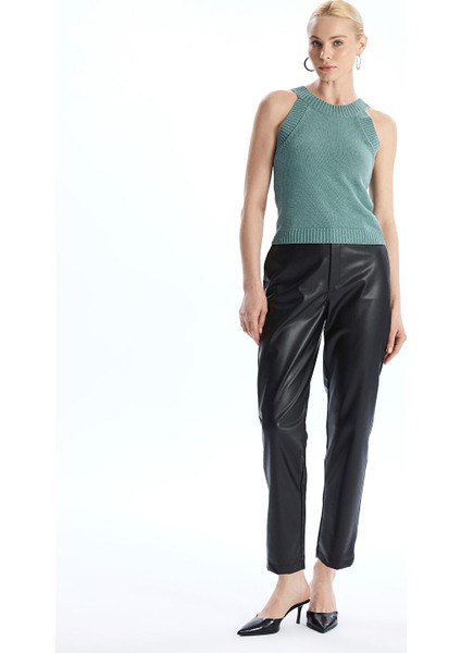Yeni Sezon Standart Fit Deri Görünümlü Kadın Pantolon fiyatları