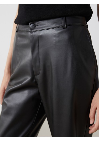 Yeni Sezon Standart Fit Deri Görünümlü Kadın Pantolon indirimleri