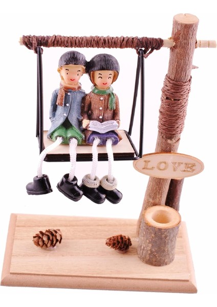 Salıncakta Sallanan Aşık Çift Kalemlikli Ahşap Biblo