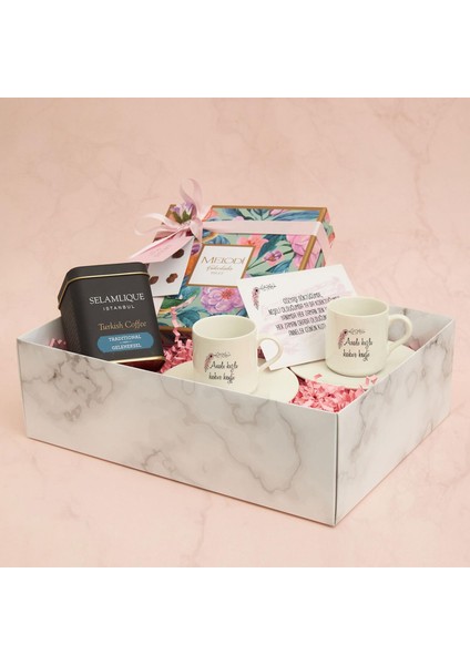 Kız Tasarımlı Özel Gün Kahve Seti Hediye Kutusu