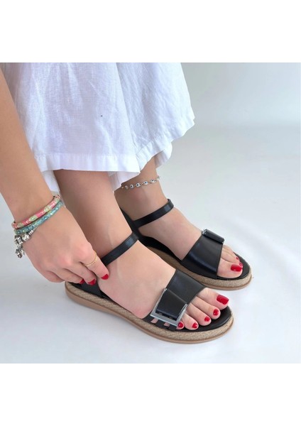 Sptrns Andana Siyah Cilt Sandalet (Numara: 39) fırsatları