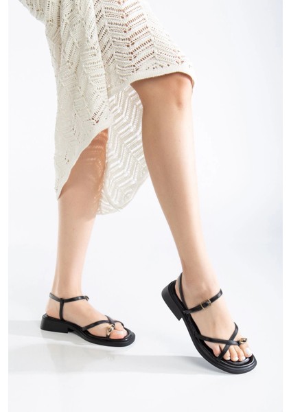 Yzlal Nordi Siyah Cilt Kemerli Sandalet (Numara: 39)