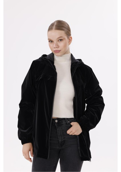 Kadın Kapüşonlu Nova Kumaş Hafif ve Dayanıklı Şık Mevsimlik Su ve Rüzgar Geçirmez Yağmurluk fiyatları