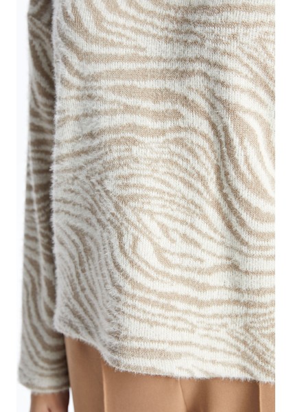 Yeni Sezon Dik Yaka Desenli Uzun Kollu Kadın Tişört fırsatları