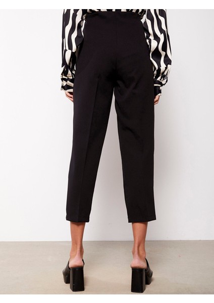 Yeni Sezon Kadın Standart Fit Düz Pantolon indirimleri