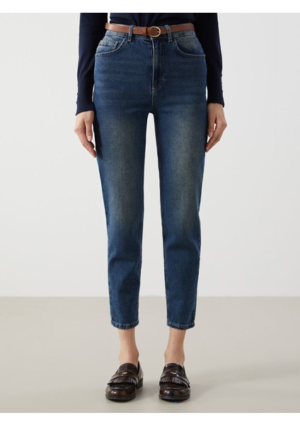 Yeni Sezon Beli Kemerli Mom Fit Kadın Jean Pantolon fiyatları
