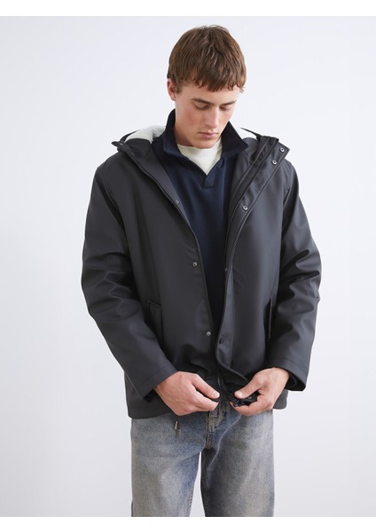 Yeni Sezon Kapüşonlu Içi Kürklü Erkek Mont