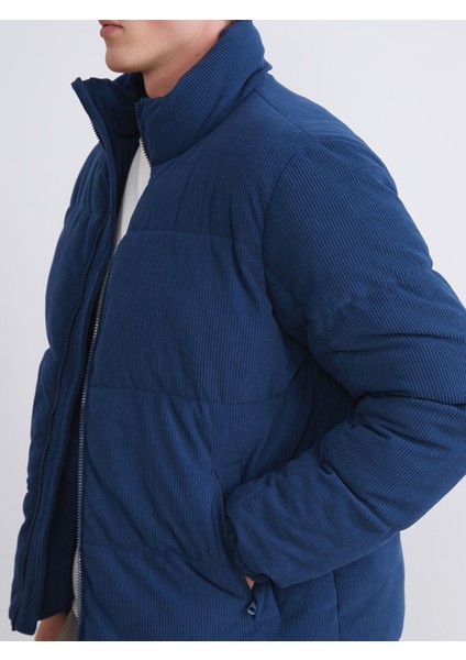 Yeni Sezon Standart Kalıp Dik Yaka Kadife Erkek Şişme Mont modelleri