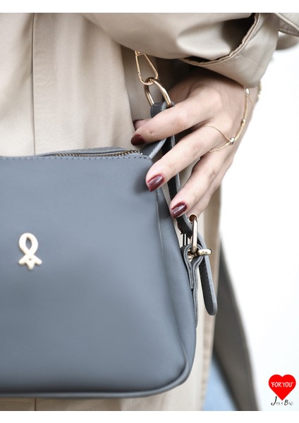 Sofia 3 Bölmeli Yumuşak Deri Çift Askılı Baget ve Omuz Çantası fiyatları