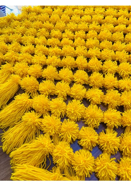 Sarı Ponponlu El Dokuması Bebek Battaniyesi 1m x 75 cm