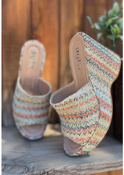 Yzlal Tlay Kilim Desenli Dolgu Topuk Terlik (Numara: 39)