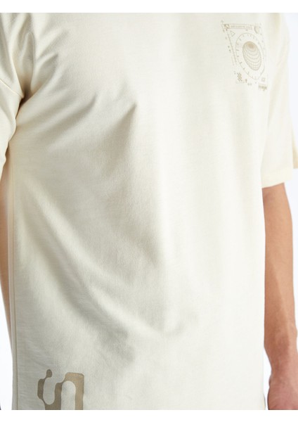 Yeni Sezon Kapüşonlu Kısa Kollu Baskılı Erkek Tişört fırsatları