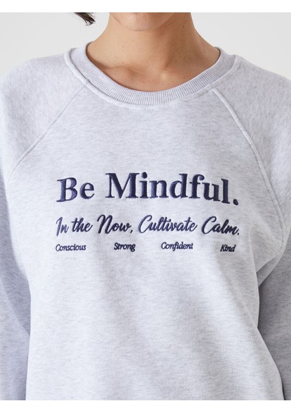 Yeni Sezon Bisiklet Yaka Nakışlı Kadın Kalın Sweatshirt modelleri