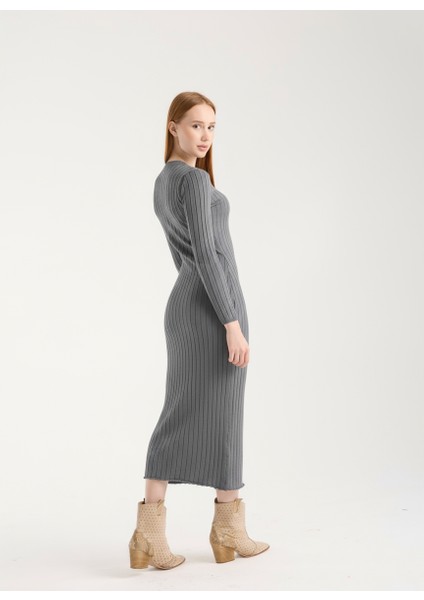 Vücuda Oturan Uzun Kollu Ribana Triko Elbise