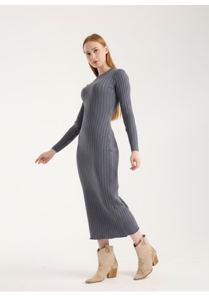 Vücuda Oturan Uzun Kollu Ribana Triko Elbise