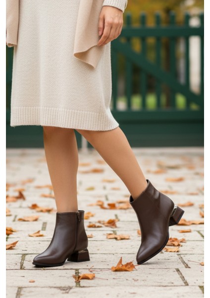 Kısa Topuklu Fermuarlı Sade Klasik Kısa Kadın Acı Kahve Bot Bootie fırsatları