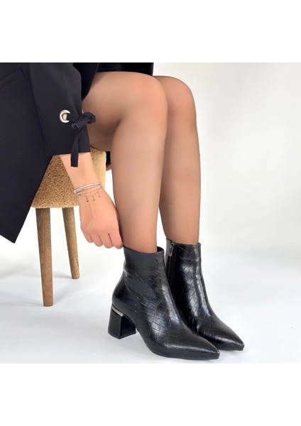 Sptrns Meça Siyah Cilt Topuklu Bot (Numara: 39) fırsatları