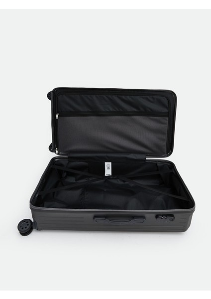 Yeni Sezon Kilit Detaylı Orta Boy Valiz modelleri