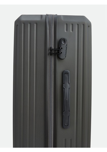 Yeni Sezon Kilit Detaylı Orta Boy Valiz fırsatları