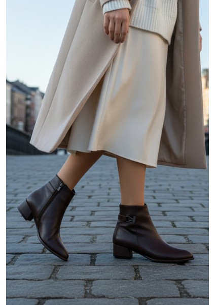 Kadın Alçak Topuk Metal Detaylı Bilek Boy Fermuarlı Bot Bootie