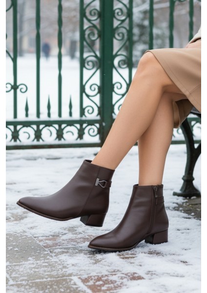 Kadın Alçak Topuk Metal Detaylı Bilek Boy Fermuarlı Bot Bootie
