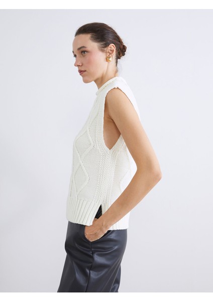 Yeni Sezon Dik Yaka Kendinden Desenli Kadın Triko Süveter