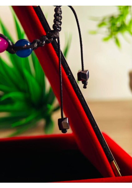 Makrome Bileklik El Yapımı Saf Doğaltaş Özel Yapım Hematit Taşı, Lav Taşı, Akik Taşı, Amatis Taşı fırsatları