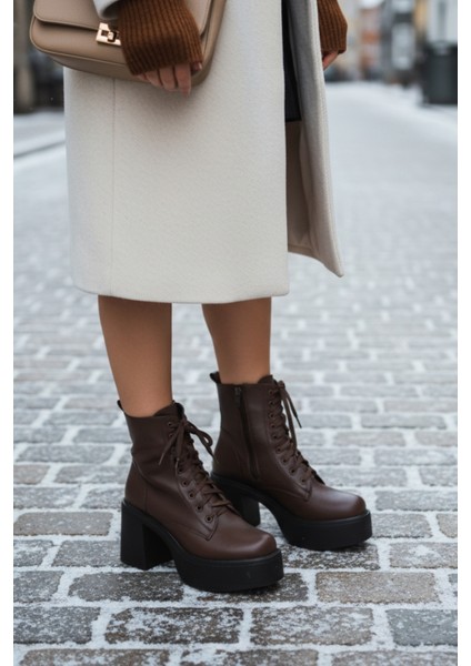 Yandan Fermuarlı Bağcıklı Yüksek Kalın Topuklu Kadın Acı Kahve Uzun Bot modelleri